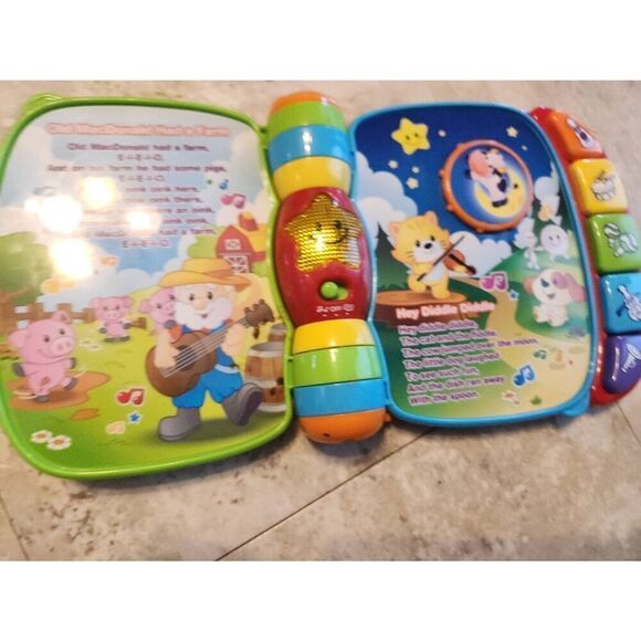 V-Tech Musical Rhymes electronic interactive book - Picture 8 of 14